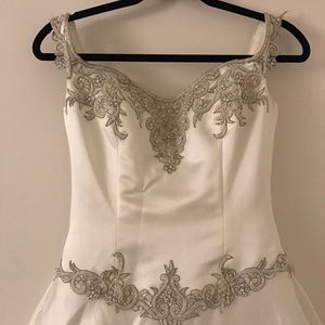 Romantic Style Wedding dress with long tail